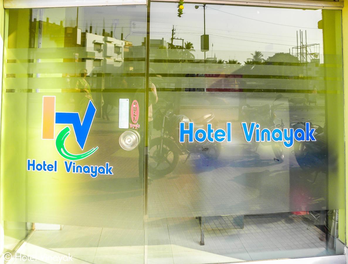 Hotel Vinayak Māldah Extérieur photo
