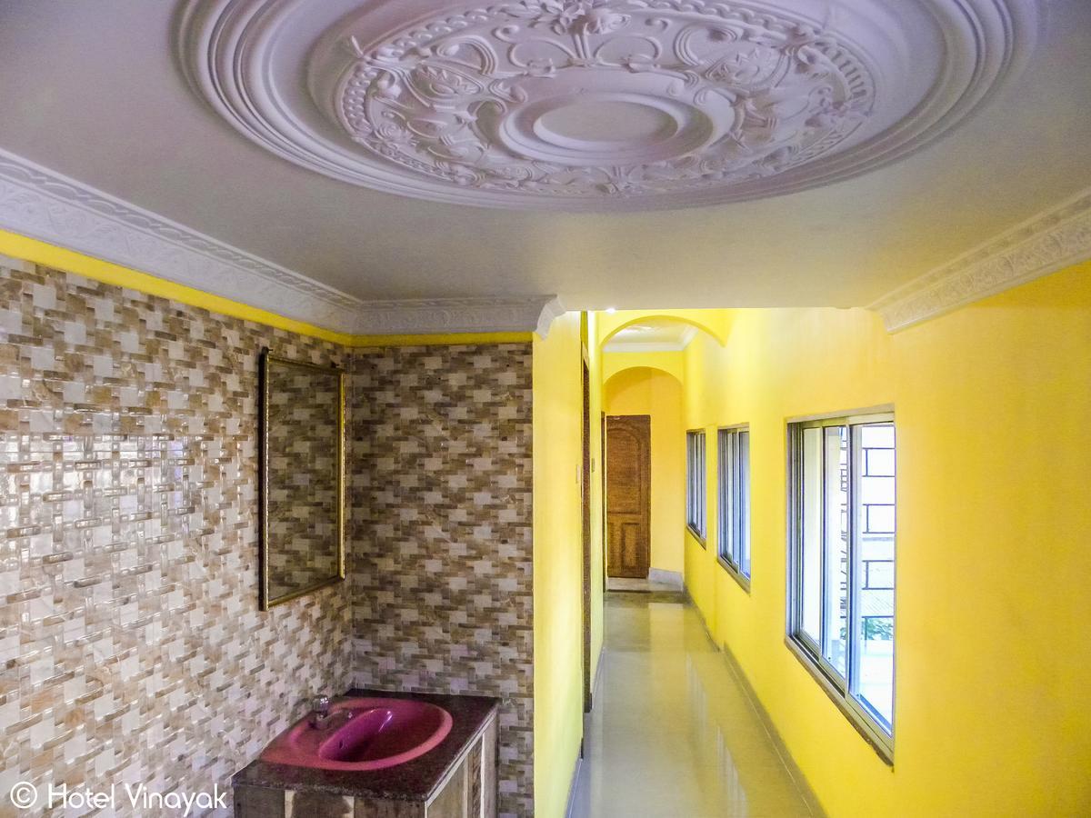 Hotel Vinayak Māldah Extérieur photo