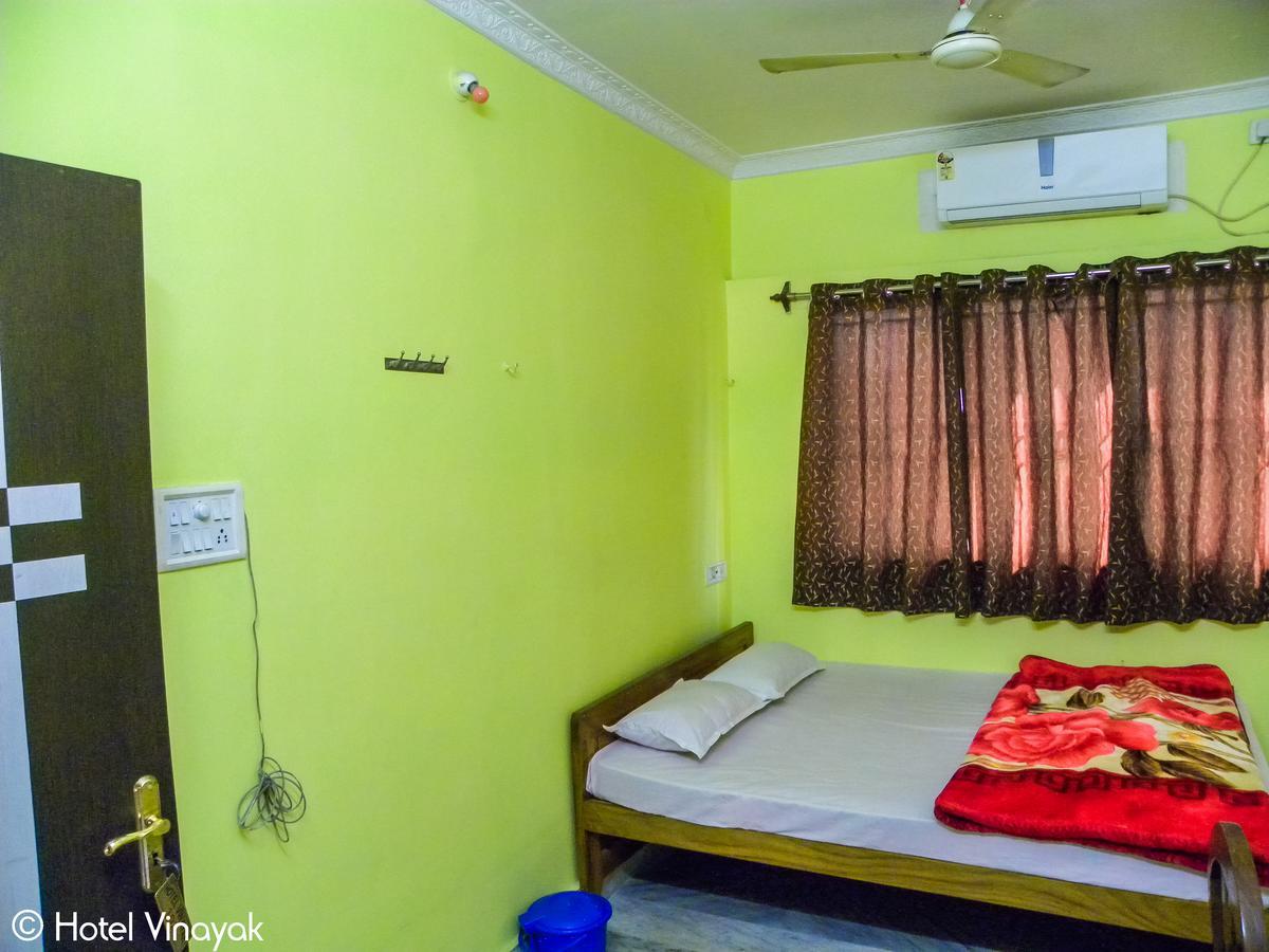 Hotel Vinayak Māldah Extérieur photo