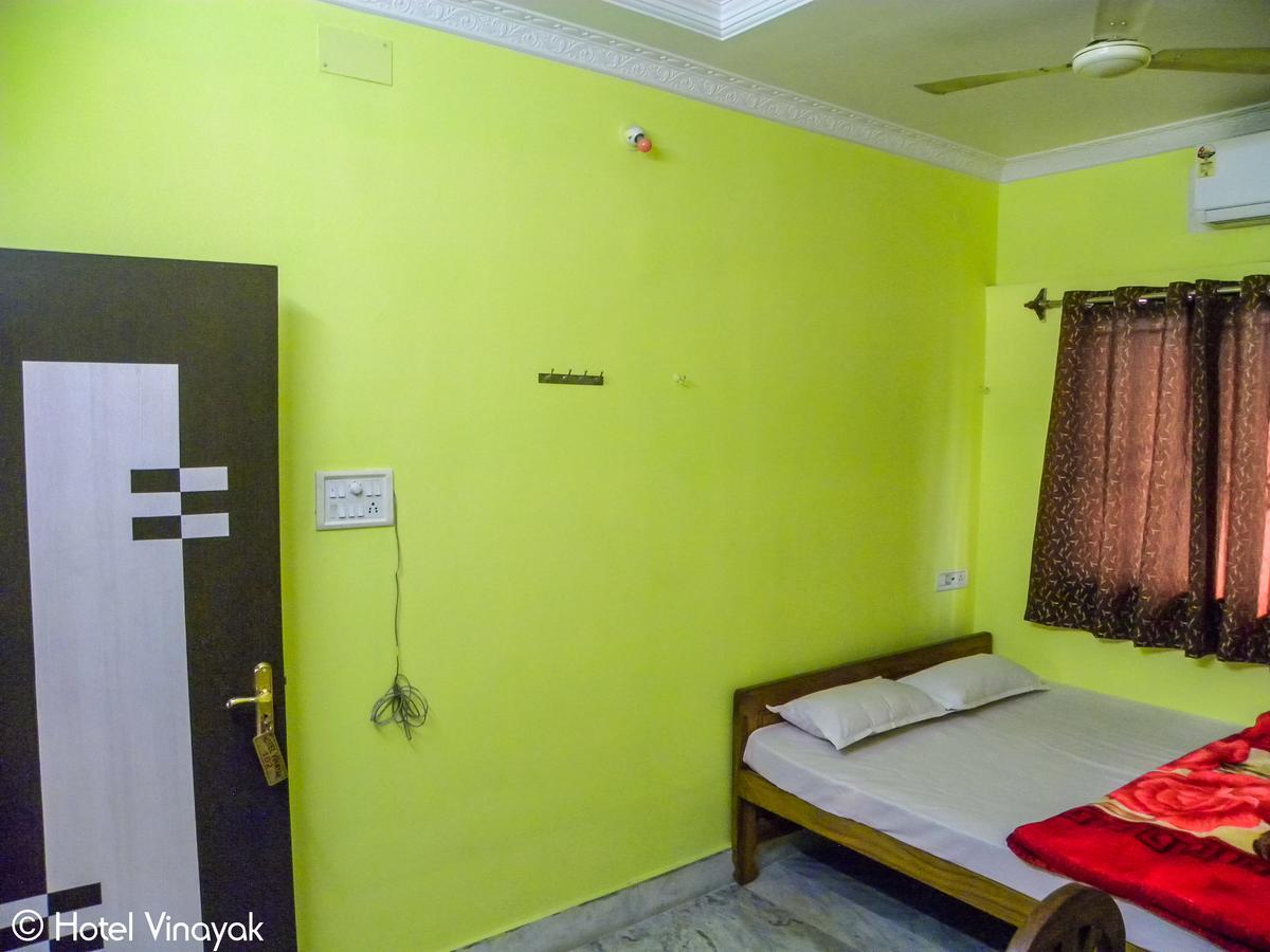 Hotel Vinayak Māldah Extérieur photo