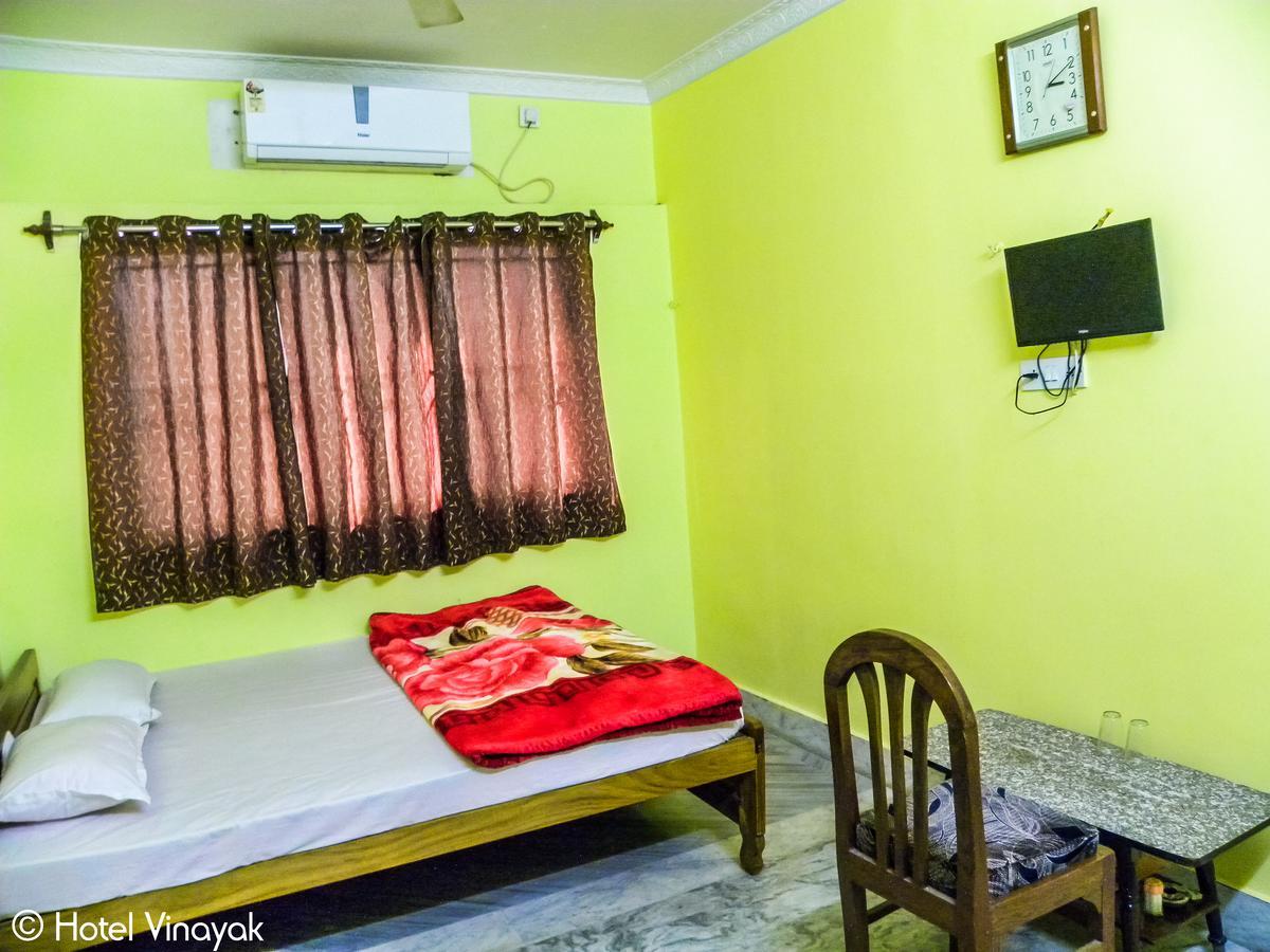Hotel Vinayak Māldah Extérieur photo